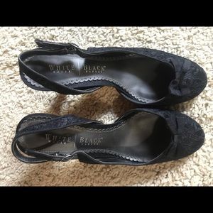 WHITE HOUSE BLACK MARKET 8.5M WOMEN'S BLACK HEELS